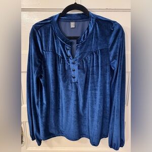 NWOT Shein Women’s Medium Blue Velvet Long Sleeve Top
